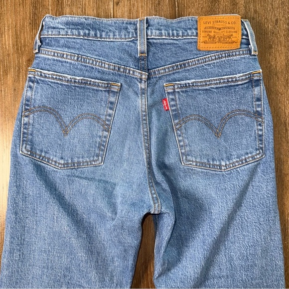 LEVI'S Premium Wedgie Straight Leg Ripped Blue Jeans Crop - Picture 8 of 10
